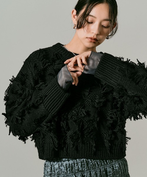 W:Huku(フーク)の「フリンジ ジャガード ショート ニット / Fringe Jacquard Short Knit(ニット/セーター・レディース・グレー/レッド/ホワイト系その他/ブラック・FREE)」の1枚目の写真