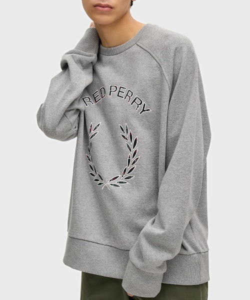 FRED PERRY（フレッドペリー）の「Tartan Applique Sweatshirt／タータンチェックアップリケスウェット（スウェット・メンズ・グレー/ネイビー・S/L/M）」の3枚目の写真