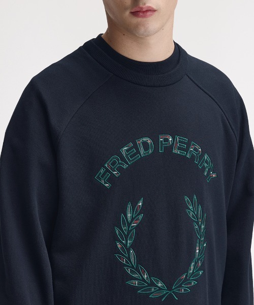 FRED PERRY（フレッドペリー）の「Tartan Applique Sweatshirt／タータンチェックアップリケスウェット（スウェット・メンズ・グレー/ネイビー・S/L/M）」の18枚目の写真