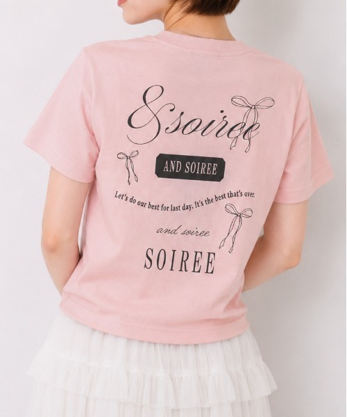 &soiree(アンドソワレ)の「【シルエット選べる2サイズ】ロゴデザインリボンTシャツ(Tシャツ/カットソー・レディース・ピンク/ホワイト/ネイビー・FREE/MEDIUM)」の3枚目の写真