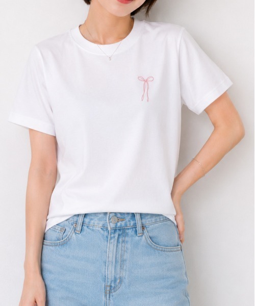 &soiree(アンドソワレ)の「【シルエット選べる2サイズ】ロゴデザインリボンTシャツ(Tシャツ/カットソー・レディース・ピンク/ホワイト/ネイビー・FREE/MEDIUM)」の5枚目の写真