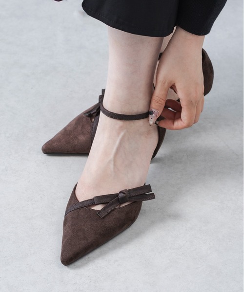 EVOL(イーボル)の「【ふかふか・クッション入り】ポインテッド4.5cmリボンセパレートパンプス CB23869(パンプス・レディース・ブラウン/グレー/ブラック・22.0cm/23.0cm/24.5cm/22.5cm/25.0cm/24.0cm)」の3枚目の写真
