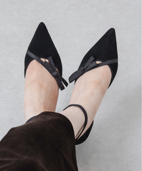 EVOL(イーボル)の「【ふかふか・クッション入り】ポインテッド4.5cmリボンセパレートパンプス CB23869(パンプス・レディース・ブラウン/グレー/ブラック・22.0cm/23.0cm/24.5cm/22.5cm/25.0cm/24.0cm)」の1枚目の写真