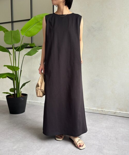 Jena espace merveilleux（ジェナ　エスパスメルヴェイユ）の「バックピンタックワンピース（ワンピース・レディース・ブラック/ブラウン・FREE）」の2枚目の写真