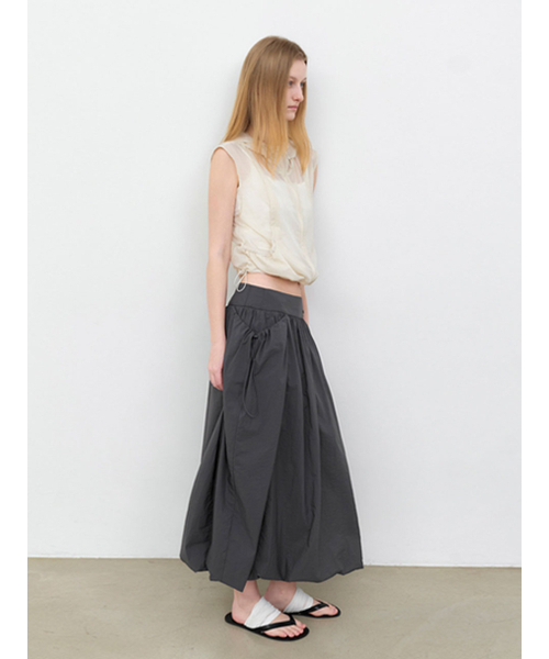ATELIER NAIN(アトリエナイン)の「YU NYLON SHIRRING HOODY VEST (VT-0286)(ベスト・レディース・チャコールグレー/アイボリー・FREE)」の3枚目の写真