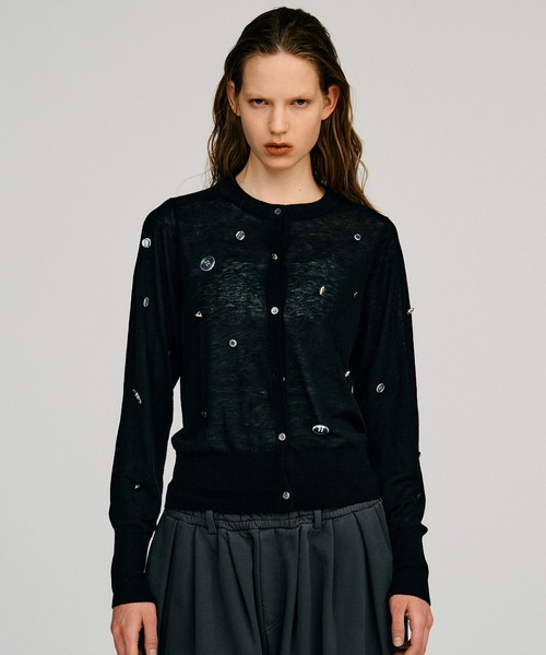 PRANK PROJECT(プランクプロジェクト)の「【2026Autumn Pre-Order】スイビウールプレイフルボタンカーディガン / Suivi Wool Playful Button Cardigan(カーディガン/ボレロ・レディース・グレー/ブラック・FREE)」の4枚目の写真
