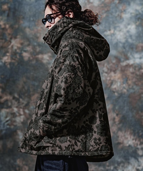 Jih Nunc(ジーヌンク)の「mj11762- フローラルプリントビッグフード中綿ブルゾン(JIH-R1220)(ダウンジャケット/コート・メンズ・ベージュ/ブラック/ネイビー・L/M/S)」の21枚目の写真