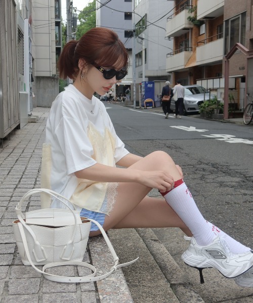 JOSE MOON（ジョゼムーン）の「LACE CAMI TRIM TSHIRT/レースキャミトリムTシャツ（Tシャツ/カットソー・レディース・ブラック/ホワイト/グレー/イエロー系その他・FREE）」の8枚目の写真