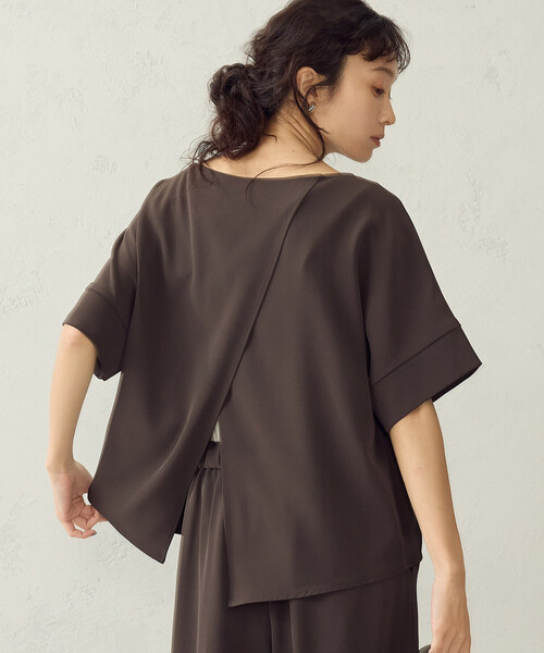 COMME CA ISM(コムサイズム)の「【UVカット・吸水速乾・接触冷感】バックスリットブラウス/セットアップ対応(シャツ/ブラウス・レディース・モカ/ベージュ・FREE)」の2枚目の写真