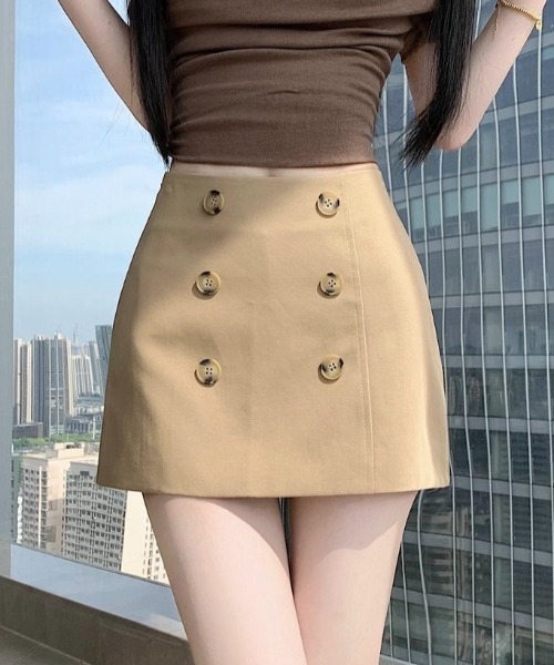 LADY LIKE(レディライク)の「【春夏新作】ダブルボタンシンプルミニスカート(スカート・レディース・ブラック/ベージュ・M)」の8枚目の写真