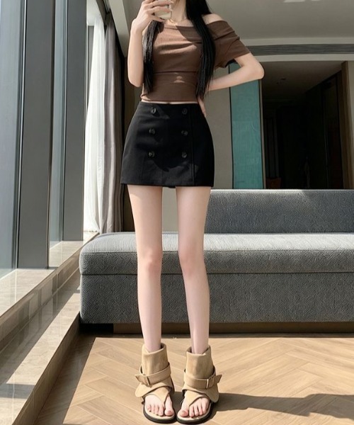 LADY LIKE(レディライク)の「【春夏新作】ダブルボタンシンプルミニスカート(スカート・レディース・ブラック/ベージュ・M)」の6枚目の写真