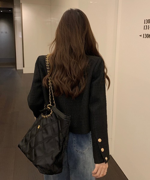 CHUL(チュル)の「ツイードノーカラージャケット(その他アウター・レディース・ホワイト/ブラック・SMALL/LARGE/X-LARGE/MEDIUM)」の4枚目の写真