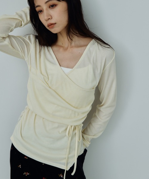 DRWCYS(ドロシーズ)の「ドレープカシュクールトップス(Tシャツ/カットソー・レディース・アイボリー/ブラック・FREE)」の1枚目の写真