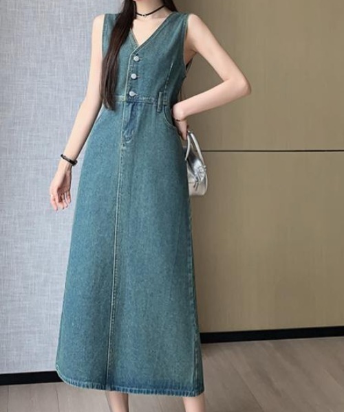 FAVORITO(ファヴォリート)の「ノースリーブデニムワンピース(ワンピース・レディース・ブルー・S/M/L/XL)」の5枚目の写真