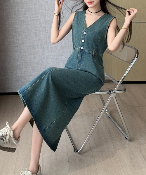 FAVORITO(ファヴォリート)の「ノースリーブデニムワンピース(ワンピース・レディース・ブルー・S/M/L/XL)」の2枚目の写真