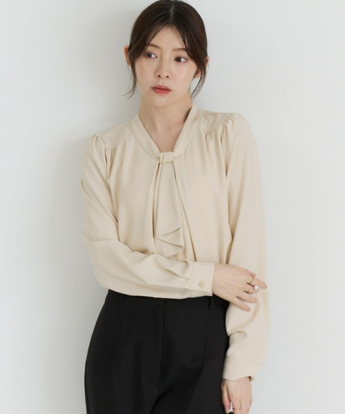 MISCH MASCH(ミッシュマッシュ)の「2026秋冬新作 バー付きラッフルタイブラウス(シャツ/ブラウス・レディース・ホワイト/ベージュ/グレー/ブラック・フリ-)」の8枚目の写真