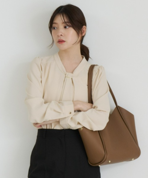 MISCH MASCH(ミッシュマッシュ)の「2026秋冬新作 バー付きラッフルタイブラウス(シャツ/ブラウス・レディース・ホワイト/ベージュ/グレー/ブラック・フリ-)」の7枚目の写真