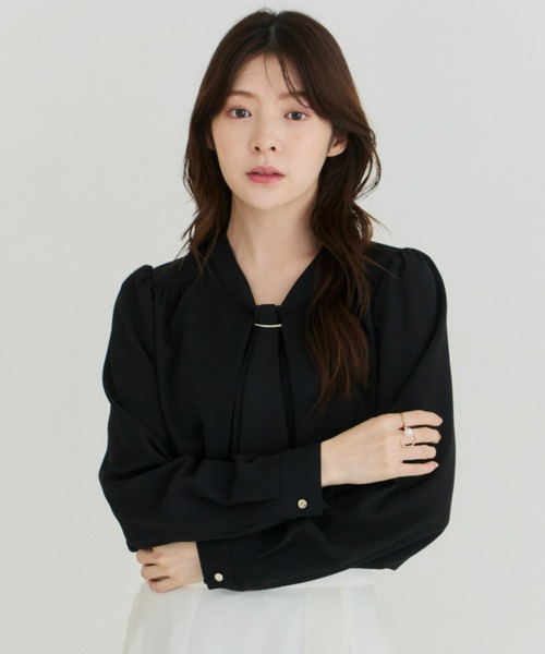 MISCH MASCH(ミッシュマッシュ)の「2026秋冬新作 バー付きラッフルタイブラウス(シャツ/ブラウス・レディース・ホワイト/ベージュ/グレー/ブラック・フリ-)」の5枚目の写真