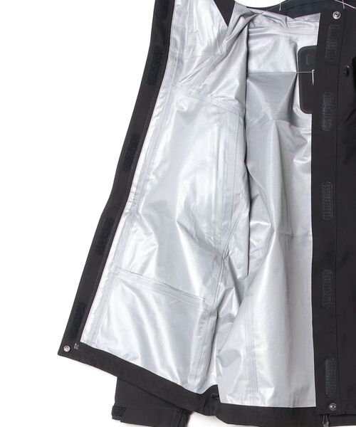 THE NORTH FACE(ザノースフェイス)の「ザ・ノースフェイス / マウンテンラウンダージャケット NPW12503(レディース)(マウンテンパーカー・レディース・ブラック・SMALL/MEDIUM/LARGE)」の4枚目の写真