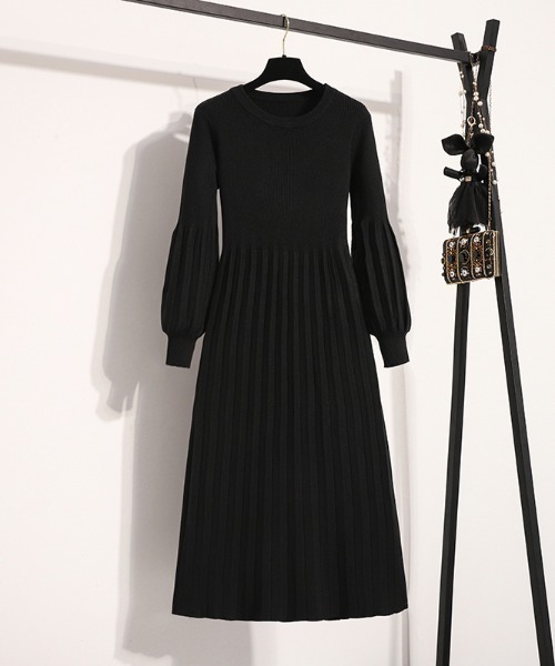 AMAJI(アマジ)の「ランタンスリーブ プリーツ ニットワンピース(ワンピース・レディース・ブラック/ベージュ・LARGE/X-LARGE)」の1枚目の写真