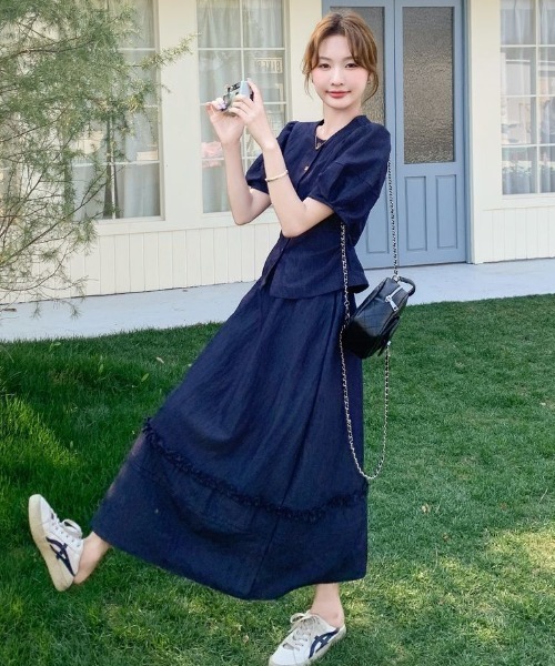 FAVORITO（ファヴォリート）の「パフスリーブトップススカートセットアップ（セットアップ・レディース・ダークブルー・F）」の2枚目の写真