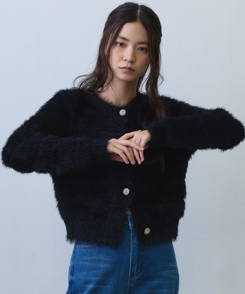 Clum(クルム)の「jewel button shaggy knit cardigan / ビジューボタンシャギーニットカーディガン(ニット/セーター・レディース・ホワイト/ブラック・FREE)」の4枚目の写真