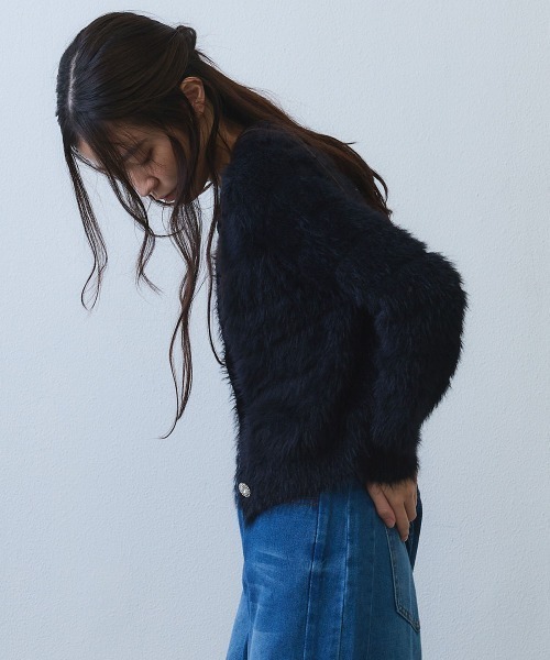 Clum(クルム)の「jewel button shaggy knit cardigan / ビジューボタンシャギーニットカーディガン(ニット/セーター・レディース・ホワイト/ブラック・FREE)」の5枚目の写真
