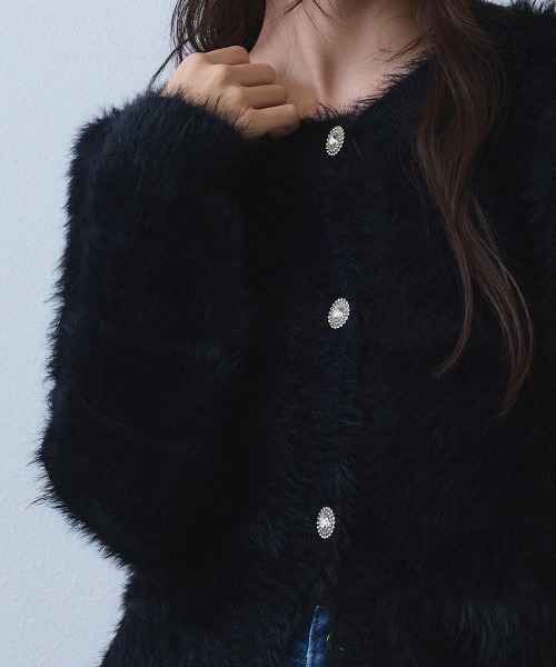 Clum(クルム)の「jewel button shaggy knit cardigan / ビジューボタンシャギーニットカーディガン(ニット/セーター・レディース・ホワイト/ブラック・FREE)」の7枚目の写真