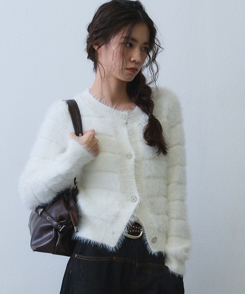 Clum(クルム)の「jewel button shaggy knit cardigan / ビジューボタンシャギーニットカーディガン(ニット/セーター・レディース・ホワイト/ブラック・FREE)」の9枚目の写真