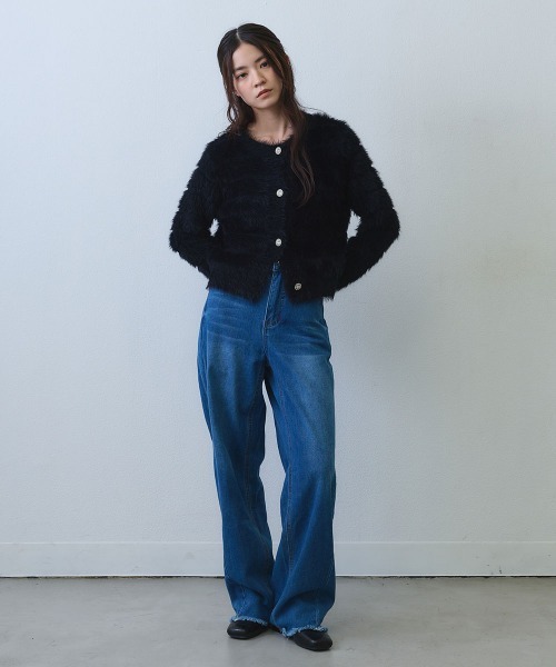 Clum(クルム)の「jewel button shaggy knit cardigan / ビジューボタンシャギーニットカーディガン(ニット/セーター・レディース・ホワイト/ブラック・FREE)」の12枚目の写真