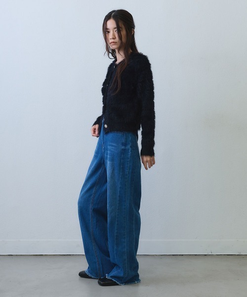 Clum(クルム)の「jewel button shaggy knit cardigan / ビジューボタンシャギーニットカーディガン(ニット/セーター・レディース・ホワイト/ブラック・FREE)」の13枚目の写真