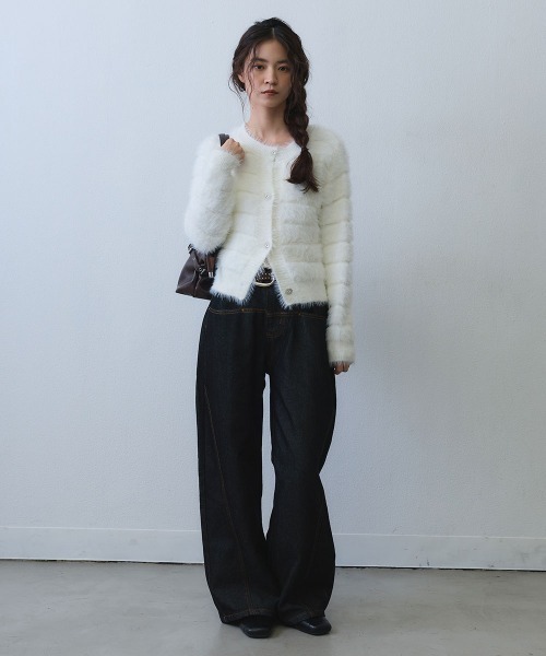 Clum(クルム)の「jewel button shaggy knit cardigan / ビジューボタンシャギーニットカーディガン(ニット/セーター・レディース・ホワイト/ブラック・FREE)」の16枚目の写真