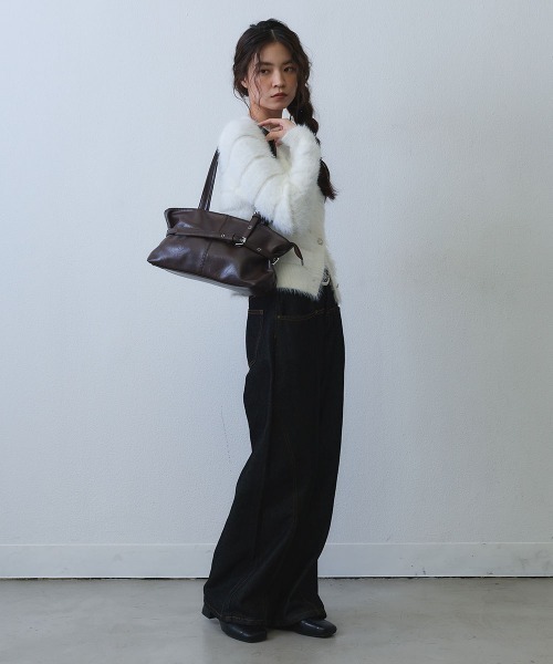 Clum(クルム)の「jewel button shaggy knit cardigan / ビジューボタンシャギーニットカーディガン(ニット/セーター・レディース・ホワイト/ブラック・FREE)」の11枚目の写真