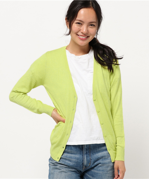 KOBE LETTUCE（コウベレタス）の「選べる3デザイン　ウォッシャブルシルクタッチニットカーディガン（カーディガン/ボレロ・レディース・チャコールグレー/チェリーピンク/ダークオレンジ/ミント/ネイビー/ロイヤルブルー/イエロー/コーラル/レッド/ワインレッド/レッド系その他/カーキ/サックスブルー/ピンクベージュ/モスグリーン/ライム/キャメル/ライトグレー/ブラウン/アイボリー/ブラック/ライトピンク/ベージュ/パープル系その他/マスタード/パープル/オレンジ/パープル系その他2/グリーン系その他/ブラウン系その他/ブルーグリーン/グレイッシュベージュ/ブルー系その他4/ライトカーキ/ホワイト系その他2/ピンク系その他4/ピンク系その他6/ターコイズブルー/ブルー系その他7/イエロー系その他3/グリーン系その他7/オレンジ系その他4/オレンジ系その他6/その他1/その他2/その他4/その他3/その他14/その他16/その他11/レッド系その他3/イエロー系その他5/その他9/その他15/その他8/その他10/その他13/その他12/その他5/ライトイエロー/ラベンダー/ホワイト系/ブルー/ピンク/グリーン/パープル系1/オレンジ系/イエロー系1/パープル系3/ブルー系1/グリーン系3/カーキ系/ブラック系/オレンジ系1/イエロー系2/ピンク系2/ライトグレー系/グレー系/ベージュ系/ホワイト系1/ホワイト系2/ワイン系/ブルー系2/パープル系4/グリーン系4/グリーン系5/ネイビー系/ピンク系1・1/2/3）」の19枚目の写真