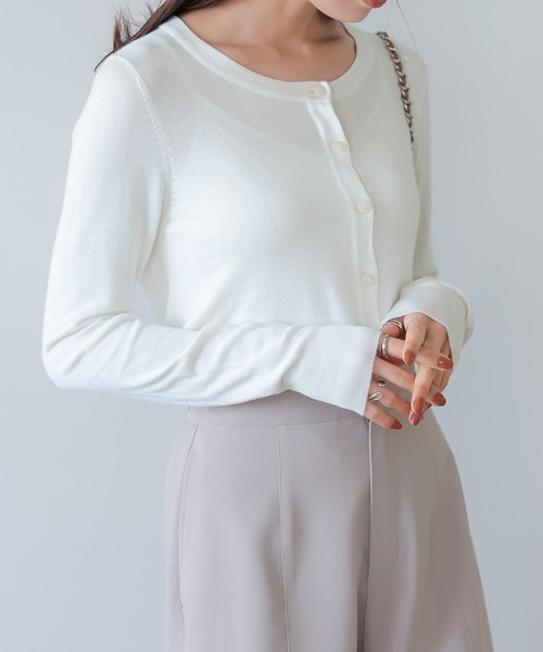 KOBE LETTUCE（コウベレタス）の「選べる3デザイン　ウォッシャブルシルクタッチニットカーディガン（カーディガン/ボレロ・レディース・チャコールグレー/チェリーピンク/ダークオレンジ/ミント/ネイビー/ロイヤルブルー/イエロー/コーラル/レッド/ワインレッド/レッド系その他/カーキ/サックスブルー/ピンクベージュ/モスグリーン/ライム/キャメル/ライトグレー/ブラウン/アイボリー/ブラック/ライトピンク/ベージュ/パープル系その他/マスタード/パープル/オレンジ/パープル系その他2/グリーン系その他/ブラウン系その他/ブルーグリーン/グレイッシュベージュ/ブルー系その他4/ライトカーキ/ホワイト系その他2/ピンク系その他4/ピンク系その他6/ターコイズブルー/ブルー系その他7/イエロー系その他3/グリーン系その他7/オレンジ系その他4/オレンジ系その他6/その他1/その他2/その他4/その他3/その他14/その他16/その他11/レッド系その他3/イエロー系その他5/その他9/その他15/その他8/その他10/その他13/その他12/その他5/ライトイエロー/ラベンダー/ホワイト系/ブルー/ピンク/グリーン/パープル系1/オレンジ系/イエロー系1/パープル系3/ブルー系1/グリーン系3/カーキ系/ブラック系/オレンジ系1/イエロー系2/ピンク系2/ライトグレー系/グレー系/ベージュ系/ホワイト系1/ホワイト系2/ワイン系/ブルー系2/パープル系4/グリーン系4/グリーン系5/ネイビー系/ピンク系1・1/2/3）」の5枚目の写真