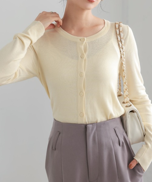 KOBE LETTUCE（コウベレタス）の「選べる3デザイン　ウォッシャブルシルクタッチニットカーディガン（カーディガン/ボレロ・レディース・チャコールグレー/チェリーピンク/ダークオレンジ/ミント/ネイビー/ロイヤルブルー/イエロー/コーラル/レッド/ワインレッド/レッド系その他/カーキ/サックスブルー/ピンクベージュ/モスグリーン/ライム/キャメル/ライトグレー/ブラウン/アイボリー/ブラック/ライトピンク/ベージュ/パープル系その他/マスタード/パープル/オレンジ/パープル系その他2/グリーン系その他/ブラウン系その他/ブルーグリーン/グレイッシュベージュ/ブルー系その他4/ライトカーキ/ホワイト系その他2/ピンク系その他4/ピンク系その他6/ターコイズブルー/ブルー系その他7/イエロー系その他3/グリーン系その他7/オレンジ系その他4/オレンジ系その他6/その他1/その他2/その他4/その他3/その他14/その他16/その他11/レッド系その他3/イエロー系その他5/その他9/その他15/その他8/その他10/その他13/その他12/その他5/ライトイエロー/ラベンダー/ホワイト系/ブルー/ピンク/グリーン/パープル系1/オレンジ系/イエロー系1/パープル系3/ブルー系1/グリーン系3/カーキ系/ブラック系/オレンジ系1/イエロー系2/ピンク系2/ライトグレー系/グレー系/ベージュ系/ホワイト系1/ホワイト系2/ワイン系/ブルー系2/パープル系4/グリーン系4/グリーン系5/ネイビー系/ピンク系1・1/2/3）」の6枚目の写真