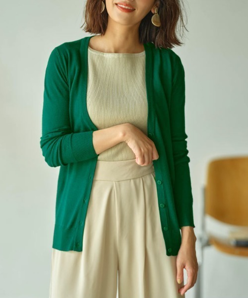 KOBE LETTUCE（コウベレタス）の「選べる3デザイン　ウォッシャブルシルクタッチニットカーディガン（カーディガン/ボレロ・レディース・チャコールグレー/チェリーピンク/ダークオレンジ/ミント/ネイビー/ロイヤルブルー/イエロー/コーラル/レッド/ワインレッド/レッド系その他/カーキ/サックスブルー/ピンクベージュ/モスグリーン/ライム/キャメル/ライトグレー/ブラウン/アイボリー/ブラック/ライトピンク/ベージュ/パープル系その他/マスタード/パープル/オレンジ/パープル系その他2/グリーン系その他/ブラウン系その他/ブルーグリーン/グレイッシュベージュ/ブルー系その他4/ライトカーキ/ホワイト系その他2/ピンク系その他4/ピンク系その他6/ターコイズブルー/ブルー系その他7/イエロー系その他3/グリーン系その他7/オレンジ系その他4/オレンジ系その他6/その他1/その他2/その他4/その他3/その他14/その他16/その他11/レッド系その他3/イエロー系その他5/その他9/その他15/その他8/その他10/その他13/その他12/その他5/ライトイエロー/ラベンダー/ホワイト系/ブルー/ピンク/グリーン/パープル系1/オレンジ系/イエロー系1/パープル系3/ブルー系1/グリーン系3/カーキ系/ブラック系/オレンジ系1/イエロー系2/ピンク系2/ライトグレー系/グレー系/ベージュ系/ホワイト系1/ホワイト系2/ワイン系/ブルー系2/パープル系4/グリーン系4/グリーン系5/ネイビー系/ピンク系1・1/2/3）」の20枚目の写真