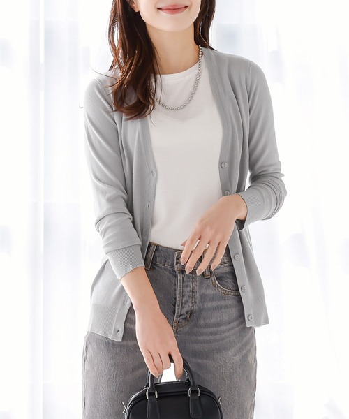 KOBE LETTUCE（コウベレタス）の「選べる3デザイン　ウォッシャブルシルクタッチニットカーディガン（カーディガン/ボレロ・レディース・チャコールグレー/チェリーピンク/ダークオレンジ/ミント/ネイビー/ロイヤルブルー/イエロー/コーラル/レッド/ワインレッド/レッド系その他/カーキ/サックスブルー/ピンクベージュ/モスグリーン/ライム/キャメル/ライトグレー/ブラウン/アイボリー/ブラック/ライトピンク/ベージュ/パープル系その他/マスタード/パープル/オレンジ/パープル系その他2/グリーン系その他/ブラウン系その他/ブルーグリーン/グレイッシュベージュ/ブルー系その他4/ライトカーキ/ホワイト系その他2/ピンク系その他4/ピンク系その他6/ターコイズブルー/ブルー系その他7/イエロー系その他3/グリーン系その他7/オレンジ系その他4/オレンジ系その他6/その他1/その他2/その他4/その他3/その他14/その他16/その他11/レッド系その他3/イエロー系その他5/その他9/その他15/その他8/その他10/その他13/その他12/その他5/ライトイエロー/ラベンダー/ホワイト系/ブルー/ピンク/グリーン/パープル系1/オレンジ系/イエロー系1/パープル系3/ブルー系1/グリーン系3/カーキ系/ブラック系/オレンジ系1/イエロー系2/ピンク系2/ライトグレー系/グレー系/ベージュ系/ホワイト系1/ホワイト系2/ワイン系/ブルー系2/パープル系4/グリーン系4/グリーン系5/ネイビー系/ピンク系1・1/2/3）」の10枚目の写真