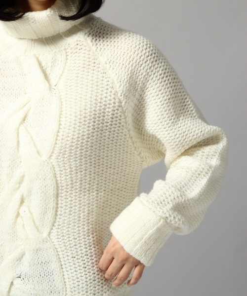 HARE（ハレ）の「ケーブルアミタートルニット(HARE)（ニット/セーター・レディース・ブラウン/オフホワイト/グレー・FREE）」の10枚目の写真