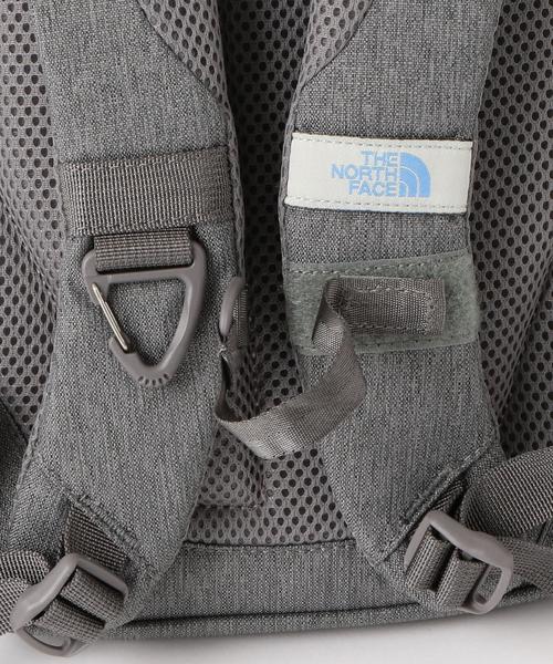 THE NORTH FACE（ザノースフェイス）の「【THE NORTH FACE(ザノースフェイス)】 Homeslice 8L（バックパック/リュック・キッズ・グレー/ホワイト・FREE）」の6枚目の写真