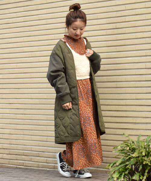 w closet（ダブルクローゼット）の「ひょうたんキルティング袖切替ロングコート（その他アウター・レディース・ブラック/カーキ・FREE）」の7枚目の写真