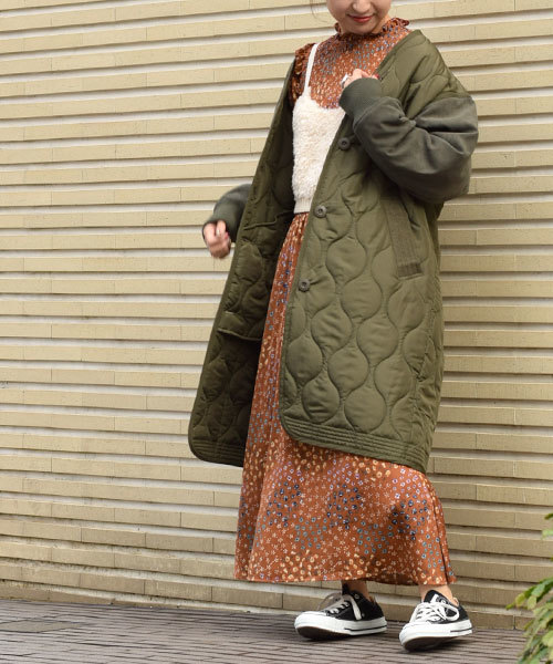 w closet（ダブルクローゼット）の「ひょうたんキルティング袖切替ロングコート（その他アウター・レディース・ブラック/カーキ・FREE）」の5枚目の写真