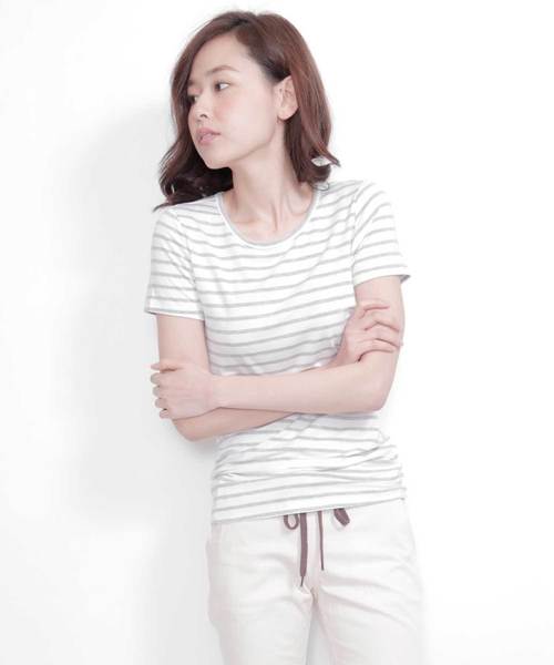 aimoha（アイモハ）の「ベーシックTシャツ（Tシャツ/カットソー・レディース・ホワイト/ブラック/パープル/ネイビー/ブラウン/グレー/グリーン/ミント/ライトピンク/ピンク/ブラック系その他/グレー系その他/グリーン系その他/ブルー系その他/ライトグレー/ピンク系その他/ホワイト系その他・MEDIUM/LARGE/SMALL/X-LARGE）」の3枚目の写真