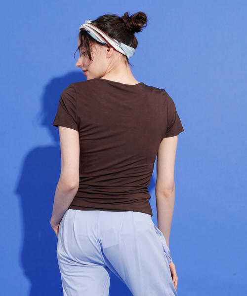 aimoha（アイモハ）の「ベーシックTシャツ（Tシャツ/カットソー・レディース・ホワイト/ブラック/パープル/ネイビー/ブラウン/グレー/グリーン/ミント/ライトピンク/ピンク/ブラック系その他/グレー系その他/グリーン系その他/ブルー系その他/ライトグレー/ピンク系その他/ホワイト系その他・MEDIUM/LARGE/SMALL/X-LARGE）」の9枚目の写真