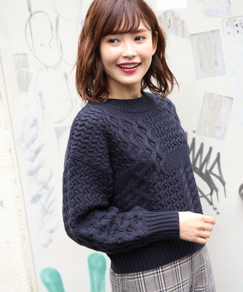 apres jour（アプレジュール）の「ケーブルパッチワークニット【ZOZOTOWN限定アイテム】（ニット/セーター・レディース・ライトグレー/ベージュ/オフホワイト/キャメル/マスタード/ダークネイビー・フリー）」の4枚目の写真