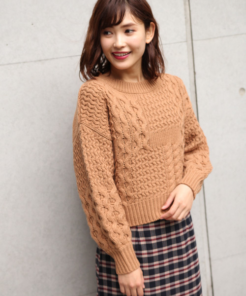 apres jour（アプレジュール）の「ケーブルパッチワークニット【ZOZOTOWN限定アイテム】（ニット/セーター・レディース・ライトグレー/ベージュ/オフホワイト/キャメル/マスタード/ダークネイビー・フリー）」の7枚目の写真