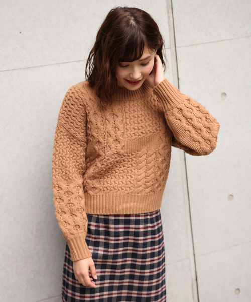 apres jour（アプレジュール）の「ケーブルパッチワークニット【ZOZOTOWN限定アイテム】（ニット/セーター・レディース・ライトグレー/ベージュ/オフホワイト/キャメル/マスタード/ダークネイビー・フリー）」の8枚目の写真
