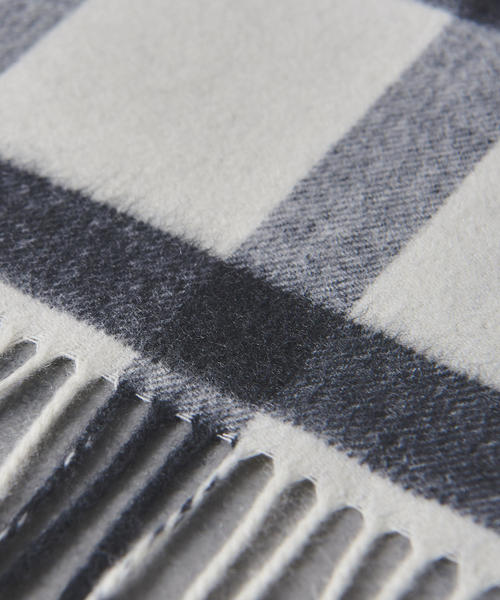 UNITED ARROWS(ユナイテッドアローズ)の「UBCB カシミヤ チェック ストール(ストール/ショール・レディース・オフホワイト/パープル/オレンジ・FREE)」の8枚目の写真