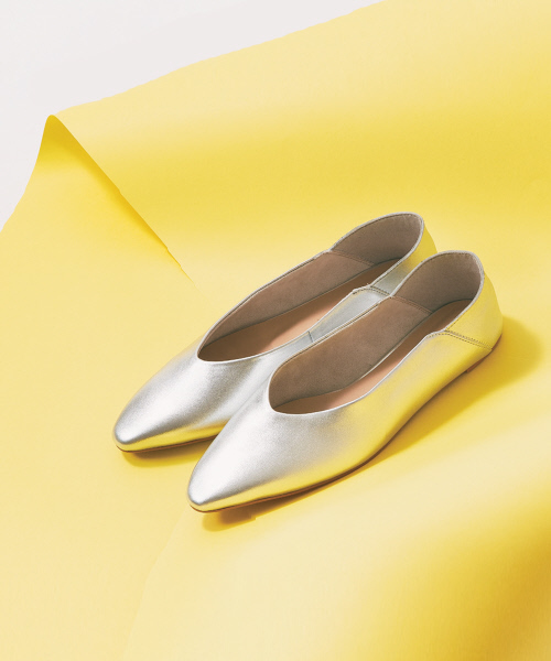 PICHE ABAHOUSE（ピシェ アバハウス）の「バブーシュ2WAYフラットシューズ（パンプス・レディース・ホワイト/ブラック/シルバー・40/38/39/35/36/37/34）」の3枚目の写真