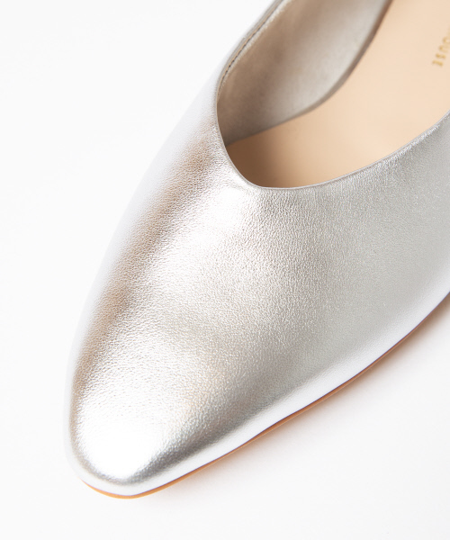 PICHE ABAHOUSE（ピシェ アバハウス）の「バブーシュ2WAYフラットシューズ（パンプス・レディース・ホワイト/ブラック/シルバー・40/38/39/35/36/37/34）」の10枚目の写真